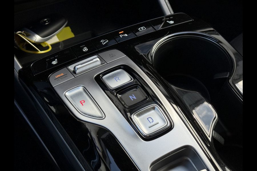 Hyundai Tucson 1.6 T-GDI PHEV Comfort Smart 4WD | Trekhaak | Pano | Camera | ACC | Keyless | LED | 19 inch Hyundai Tucson 1.6 T-GDI PHEV Comfort Smart 4WD | Trekhaak | Pano | Camera | ACC | Keyless | LED | 19 inch