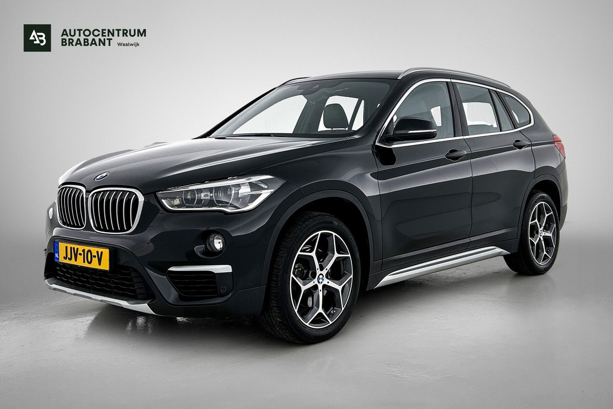 BMW X1 SDrive18i High Executive Edition Automaat (GROOT-NAVIGATIE, CAMERA, STOELVERWARMING, ELEKT. STOELEN, SFEERVERLICHTING)