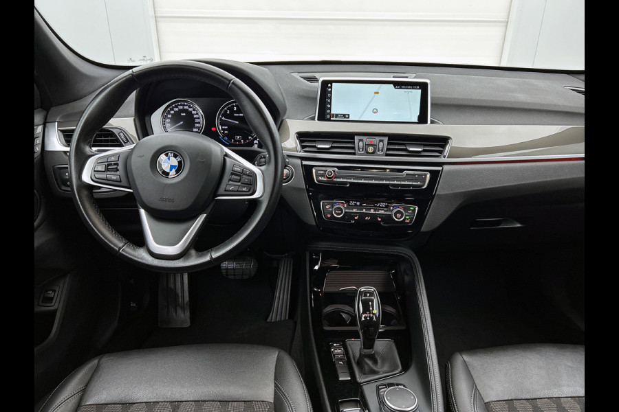 BMW X1 SDrive18i High Executive Edition Automaat (GROOT-NAVIGATIE, CAMERA, STOELVERWARMING, ELEKT. STOELEN, SFEERVERLICHTING)