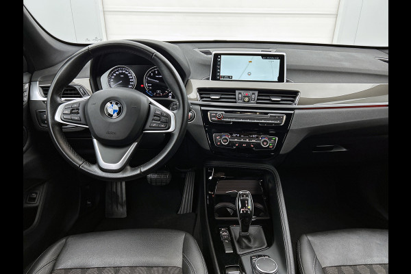 BMW X1 SDrive18i High Executive Edition Automaat (GROOT-NAVIGATIE, CAMERA, STOELVERWARMING, ELEKT. STOELEN, SFEERVERLICHTING)