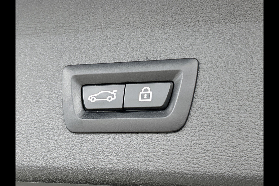 BMW X1 SDrive18i High Executive Edition Automaat (GROOT-NAVIGATIE, CAMERA, STOELVERWARMING, ELEKT. STOELEN, SFEERVERLICHTING)