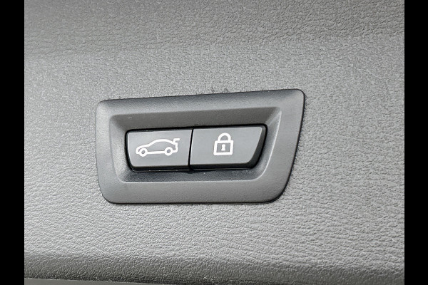 BMW X1 SDrive18i High Executive Edition Automaat (GROOT-NAVIGATIE, CAMERA, STOELVERWARMING, ELEKT. STOELEN, SFEERVERLICHTING)