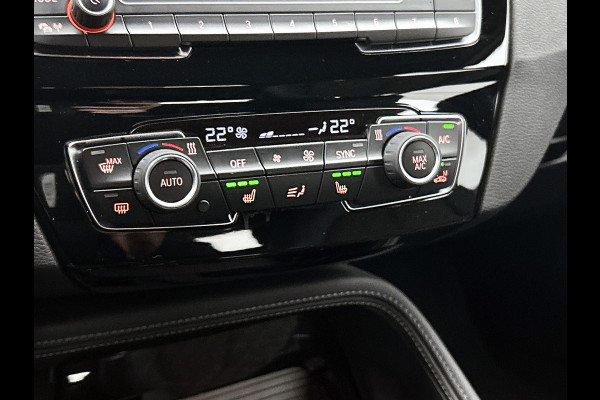BMW X1 SDrive18i High Executive Edition Automaat (GROOT-NAVIGATIE, CAMERA, STOELVERWARMING, ELEKT. STOELEN, SFEERVERLICHTING)