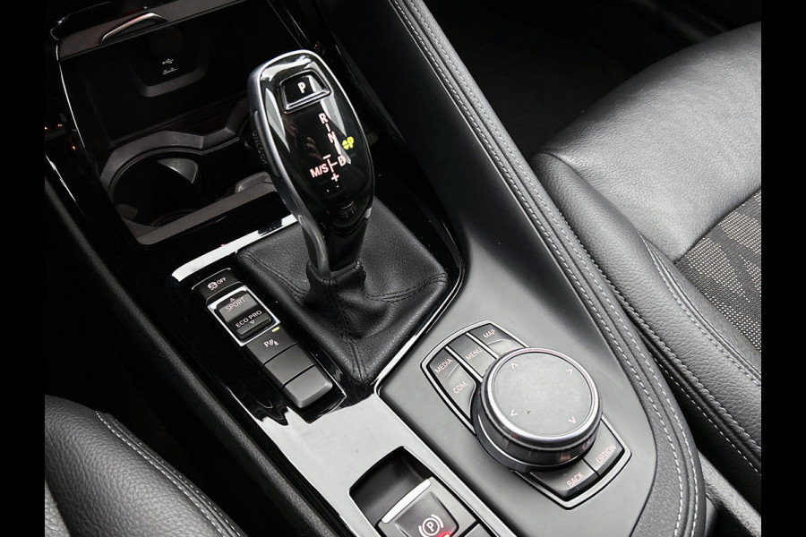 BMW X1 SDrive18i High Executive Edition Automaat (GROOT-NAVIGATIE, CAMERA, STOELVERWARMING, ELEKT. STOELEN, SFEERVERLICHTING)