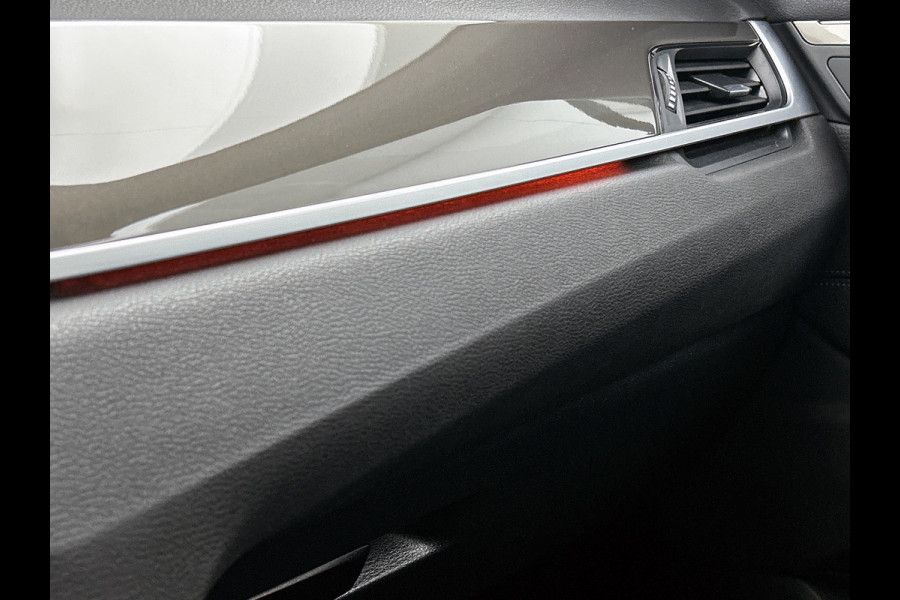 BMW X1 SDrive18i High Executive Edition Automaat (GROOT-NAVIGATIE, CAMERA, STOELVERWARMING, ELEKT. STOELEN, SFEERVERLICHTING)