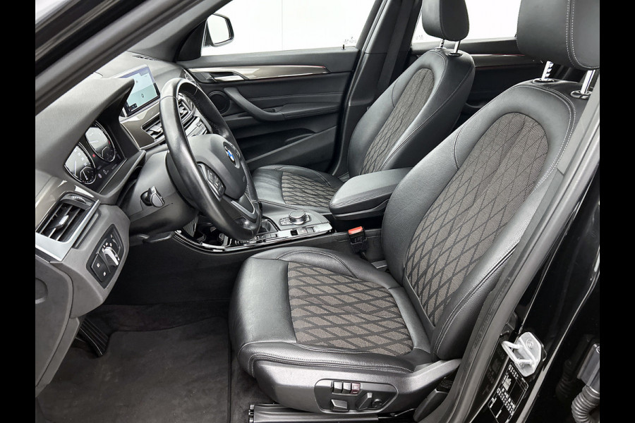 BMW X1 SDrive18i High Executive Edition Automaat (GROOT-NAVIGATIE, CAMERA, STOELVERWARMING, ELEKT. STOELEN, SFEERVERLICHTING)