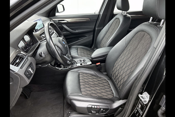 BMW X1 SDrive18i High Executive Edition Automaat (GROOT-NAVIGATIE, CAMERA, STOELVERWARMING, ELEKT. STOELEN, SFEERVERLICHTING)