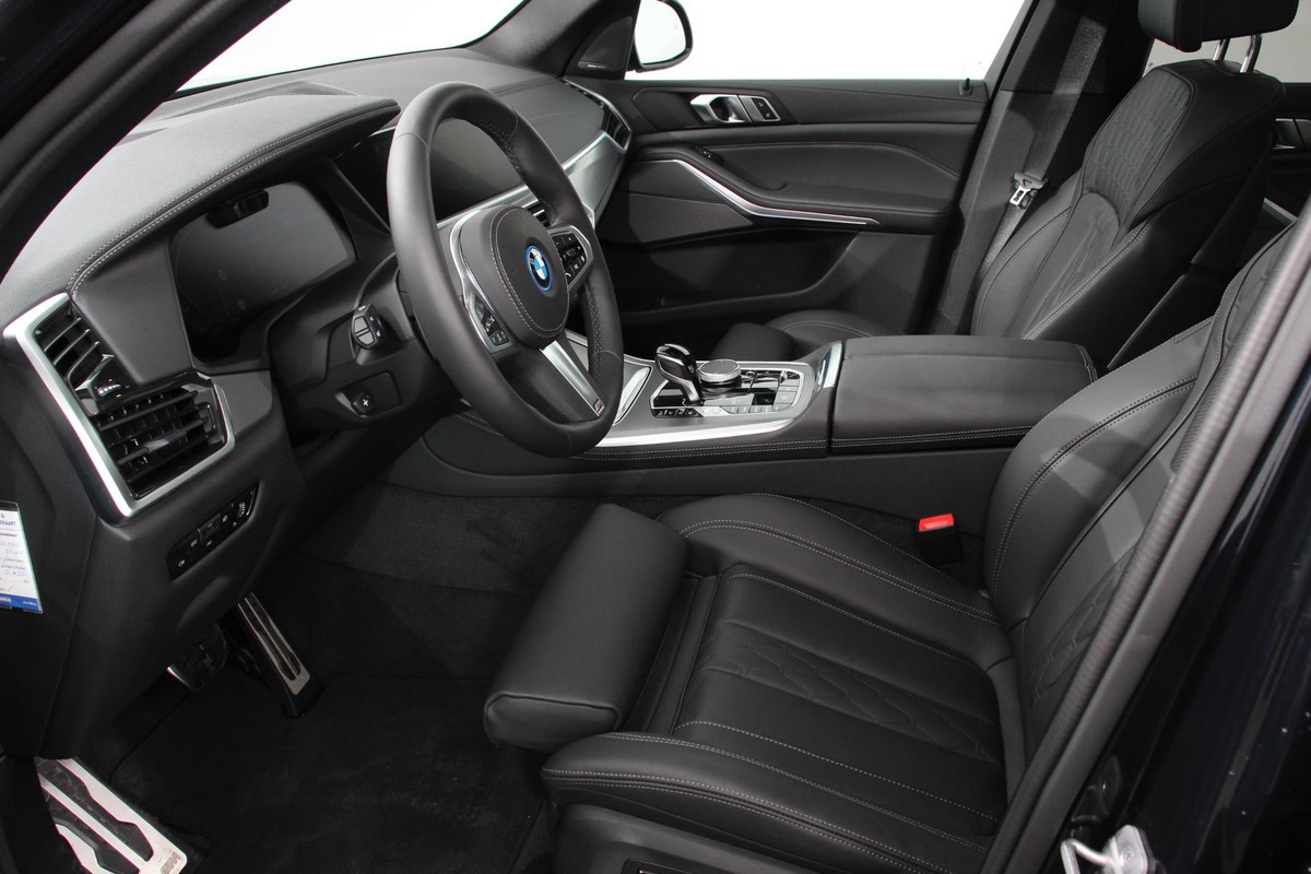 BMW X5 xDrive45e 394pk High Executive M-Sport PHEV 6 cilinder Panoramisch schuif-kantel dak Harman Kardon Head up display Lederen bekleding Electrische verstelling comfort stoelen BMW X5 xDrive45e 394pk High Executive M-Sport PHEV 6 cilinder Panoramisch schuif-kantel dak Harman Kardon Head up display Lederen bekleding Electrische verstelling comfort stoelen