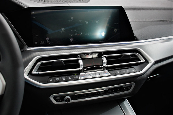 BMW X5 xDrive45e 394pk High Executive M-Sport PHEV 6 cilinder Panoramisch schuif-kantel dak Harman Kardon Head up display Lederen bekleding Electrische verstelling comfort stoelen BMW X5 xDrive45e 394pk High Executive M-Sport PHEV 6 cilinder Panoramisch schuif-kantel dak Harman Kardon Head up display Lederen bekleding Electrische verstelling comfort stoelen