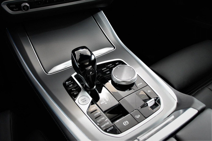 BMW X5 xDrive45e 394pk High Executive M-Sport PHEV 6 cilinder Panoramisch schuif-kantel dak Harman Kardon Head up display Lederen bekleding Electrische verstelling comfort stoelen BMW X5 xDrive45e 394pk High Executive M-Sport PHEV 6 cilinder Panoramisch schuif-kantel dak Harman Kardon Head up display Lederen bekleding Electrische verstelling comfort stoelen