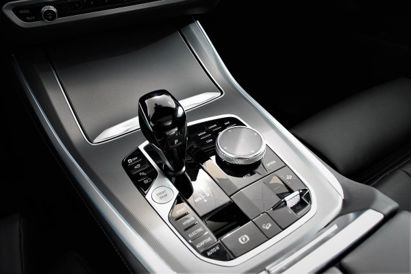 BMW X5 xDrive45e 394pk High Executive M-Sport PHEV 6 cilinder Panoramisch schuif-kantel dak Harman Kardon Head up display Lederen bekleding Electrische verstelling comfort stoelen BMW X5 xDrive45e 394pk High Executive M-Sport PHEV 6 cilinder Panoramisch schuif-kantel dak Harman Kardon Head up display Lederen bekleding Electrische verstelling comfort stoelen