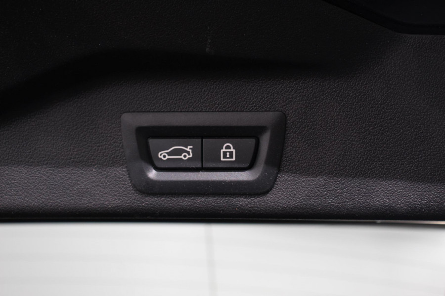 BMW X5 xDrive45e 394pk High Executive M-Sport PHEV 6 cilinder Panoramisch schuif-kantel dak Harman Kardon Head up display Lederen bekleding Electrische verstelling comfort stoelen BMW X5 xDrive45e 394pk High Executive M-Sport PHEV 6 cilinder Panoramisch schuif-kantel dak Harman Kardon Head up display Lederen bekleding Electrische verstelling comfort stoelen