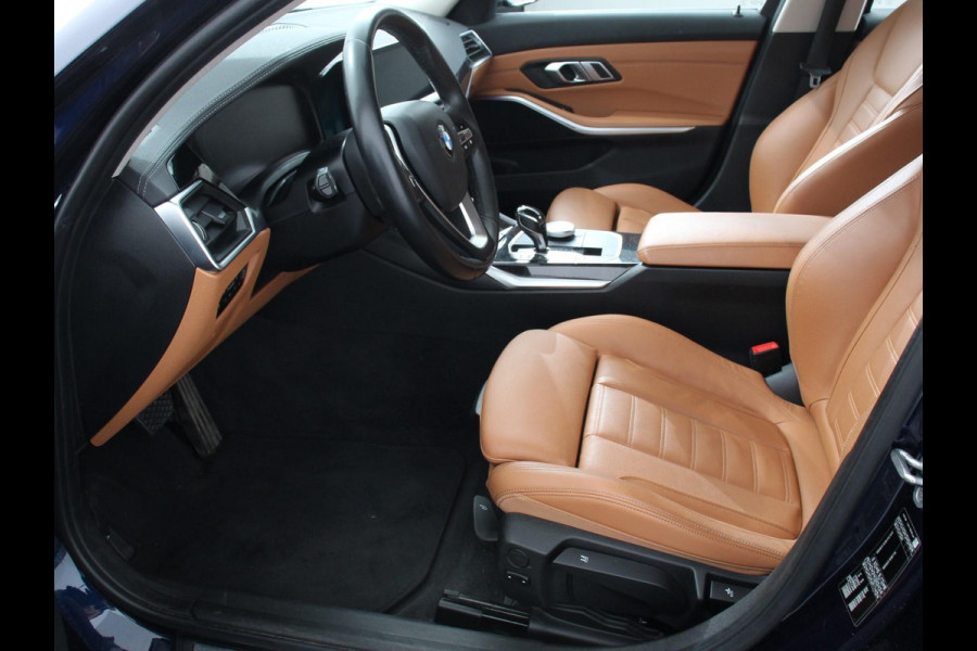 BMW 3 Serie Touring 318i High Executive Edition Demo ! Leder Navigatie Apple Carplay/Android Auto Camera Parkeersensoren Virtual Cockpit Stoelverwarming Cruise Control Ledverlichting Getinte ramen Climate Control BMW 3 Serie Touring 318i High Executive Edition Demo ! Leder Navigatie Apple Carplay/Android Auto Camera Parkeersensoren Virtual Cockpit Stoelverwarming Cruise Control Ledverlichting Getinte ramen Climate Control