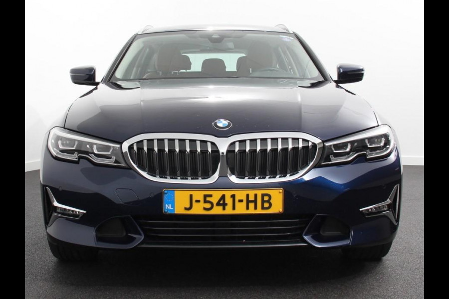 BMW 3 Serie Touring 318i High Executive Edition Demo ! Leder Navigatie Apple Carplay/Android Auto Camera Parkeersensoren Virtual Cockpit Stoelverwarming Cruise Control Ledverlichting Getinte ramen Climate Control BMW 3 Serie Touring 318i High Executive Edition Demo ! Leder Navigatie Apple Carplay/Android Auto Camera Parkeersensoren Virtual Cockpit Stoelverwarming Cruise Control Ledverlichting Getinte ramen Climate Control