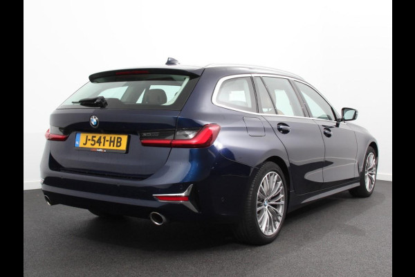 BMW 3 Serie Touring 318i High Executive Edition Demo ! Leder Navigatie Apple Carplay/Android Auto Camera Parkeersensoren Virtual Cockpit Stoelverwarming Cruise Control Ledverlichting Getinte ramen Climate Control BMW 3 Serie Touring 318i High Executive Edition Demo ! Leder Navigatie Apple Carplay/Android Auto Camera Parkeersensoren Virtual Cockpit Stoelverwarming Cruise Control Ledverlichting Getinte ramen Climate Control