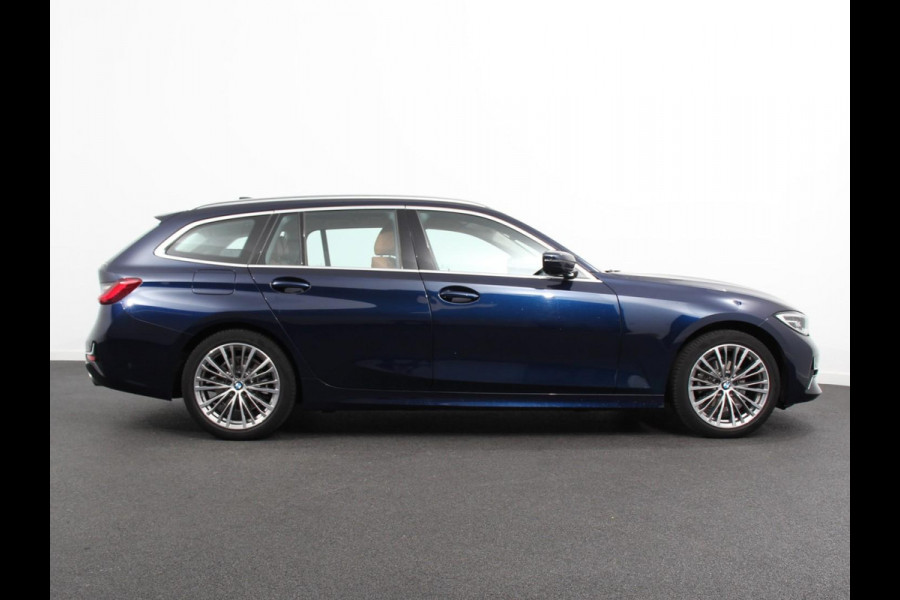 BMW 3 Serie Touring 318i High Executive Edition Demo ! Leder Navigatie Apple Carplay/Android Auto Camera Parkeersensoren Virtual Cockpit Stoelverwarming Cruise Control Ledverlichting Getinte ramen Climate Control BMW 3 Serie Touring 318i High Executive Edition Demo ! Leder Navigatie Apple Carplay/Android Auto Camera Parkeersensoren Virtual Cockpit Stoelverwarming Cruise Control Ledverlichting Getinte ramen Climate Control
