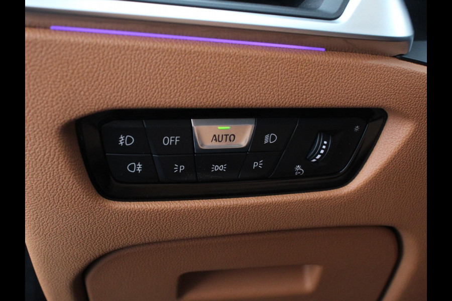 BMW 3 Serie Touring 318i High Executive Edition Demo ! Leder Navigatie Apple Carplay/Android Auto Camera Parkeersensoren Virtual Cockpit Stoelverwarming Cruise Control Ledverlichting Getinte ramen Climate Control BMW 3 Serie Touring 318i High Executive Edition Demo ! Leder Navigatie Apple Carplay/Android Auto Camera Parkeersensoren Virtual Cockpit Stoelverwarming Cruise Control Ledverlichting Getinte ramen Climate Control