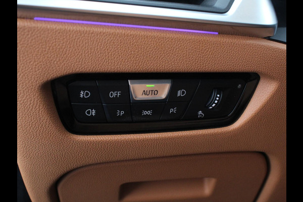 BMW 3 Serie Touring 318i High Executive Edition Demo ! Leder Navigatie Apple Carplay/Android Auto Camera Parkeersensoren Virtual Cockpit Stoelverwarming Cruise Control Ledverlichting Getinte ramen Climate Control BMW 3 Serie Touring 318i High Executive Edition Demo ! Leder Navigatie Apple Carplay/Android Auto Camera Parkeersensoren Virtual Cockpit Stoelverwarming Cruise Control Ledverlichting Getinte ramen Climate Control