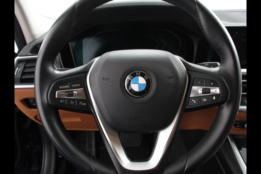 BMW 3 Serie Touring 318i High Executive Edition Demo ! Leder Navigatie Apple Carplay/Android Auto Camera Parkeersensoren Virtual Cockpit Stoelverwarming Cruise Control Ledverlichting Getinte ramen Climate Control BMW 3 Serie Touring 318i High Executive Edition Demo ! Leder Navigatie Apple Carplay/Android Auto Camera Parkeersensoren Virtual Cockpit Stoelverwarming Cruise Control Ledverlichting Getinte ramen Climate Control