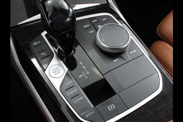 BMW 3 Serie Touring 318i High Executive Edition Demo ! Leder Navigatie Apple Carplay/Android Auto Camera Parkeersensoren Virtual Cockpit Stoelverwarming Cruise Control Ledverlichting Getinte ramen Climate Control BMW 3 Serie Touring 318i High Executive Edition Demo ! Leder Navigatie Apple Carplay/Android Auto Camera Parkeersensoren Virtual Cockpit Stoelverwarming Cruise Control Ledverlichting Getinte ramen Climate Control