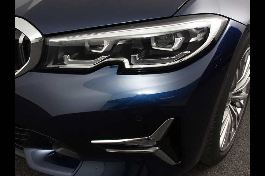 BMW 3 Serie Touring 318i High Executive Edition Demo ! Leder Navigatie Apple Carplay/Android Auto Camera Parkeersensoren Virtual Cockpit Stoelverwarming Cruise Control Ledverlichting Getinte ramen Climate Control BMW 3 Serie Touring 318i High Executive Edition Demo ! Leder Navigatie Apple Carplay/Android Auto Camera Parkeersensoren Virtual Cockpit Stoelverwarming Cruise Control Ledverlichting Getinte ramen Climate Control