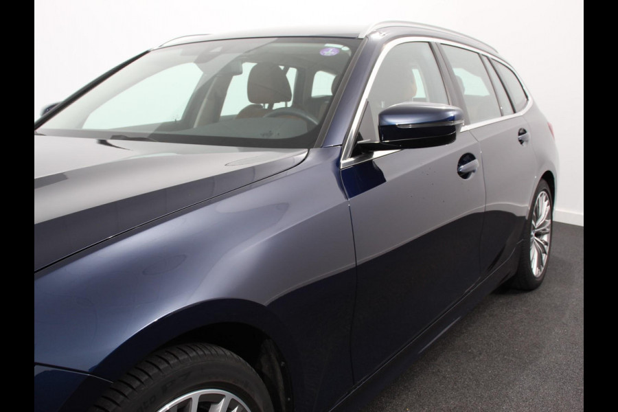 BMW 3 Serie Touring 318i High Executive Edition Demo ! Leder Navigatie Apple Carplay/Android Auto Camera Parkeersensoren Virtual Cockpit Stoelverwarming Cruise Control Ledverlichting Getinte ramen Climate Control BMW 3 Serie Touring 318i High Executive Edition Demo ! Leder Navigatie Apple Carplay/Android Auto Camera Parkeersensoren Virtual Cockpit Stoelverwarming Cruise Control Ledverlichting Getinte ramen Climate Control