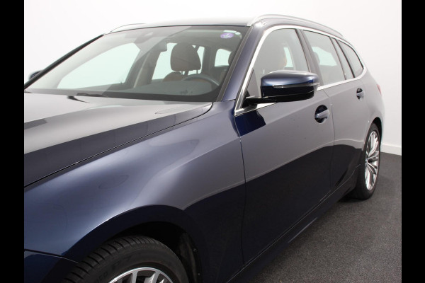 BMW 3 Serie Touring 318i High Executive Edition Demo ! Leder Navigatie Apple Carplay/Android Auto Camera Parkeersensoren Virtual Cockpit Stoelverwarming Cruise Control Ledverlichting Getinte ramen Climate Control BMW 3 Serie Touring 318i High Executive Edition Demo ! Leder Navigatie Apple Carplay/Android Auto Camera Parkeersensoren Virtual Cockpit Stoelverwarming Cruise Control Ledverlichting Getinte ramen Climate Control