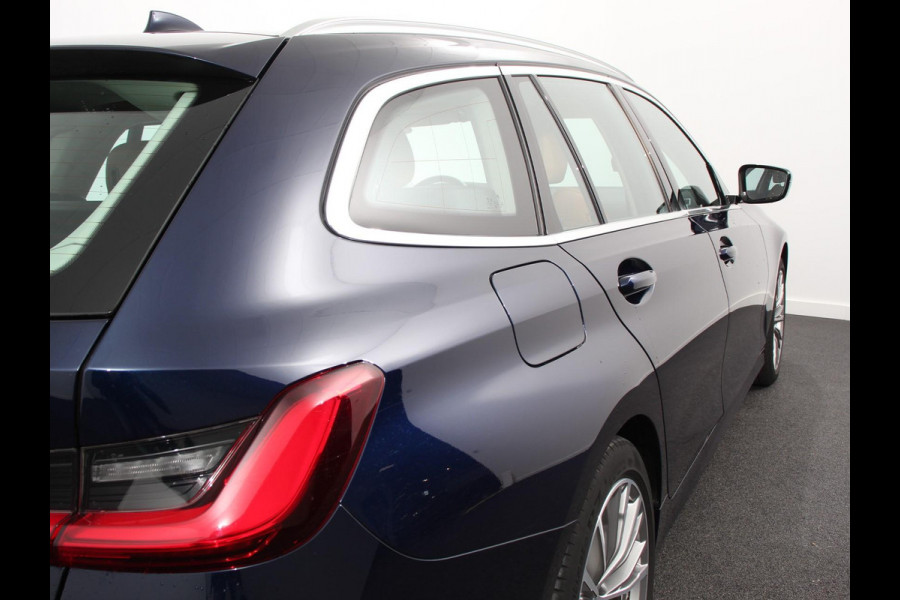 BMW 3 Serie Touring 318i High Executive Edition Demo ! Leder Navigatie Apple Carplay/Android Auto Camera Parkeersensoren Virtual Cockpit Stoelverwarming Cruise Control Ledverlichting Getinte ramen Climate Control BMW 3 Serie Touring 318i High Executive Edition Demo ! Leder Navigatie Apple Carplay/Android Auto Camera Parkeersensoren Virtual Cockpit Stoelverwarming Cruise Control Ledverlichting Getinte ramen Climate Control