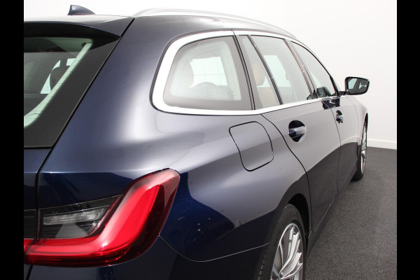 BMW 3 Serie Touring 318i High Executive Edition Demo ! Leder Navigatie Apple Carplay/Android Auto Camera Parkeersensoren Virtual Cockpit Stoelverwarming Cruise Control Ledverlichting Getinte ramen Climate Control BMW 3 Serie Touring 318i High Executive Edition Demo ! Leder Navigatie Apple Carplay/Android Auto Camera Parkeersensoren Virtual Cockpit Stoelverwarming Cruise Control Ledverlichting Getinte ramen Climate Control