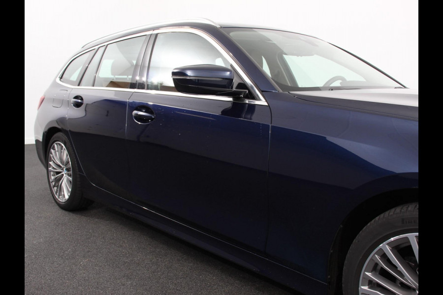 BMW 3 Serie Touring 318i High Executive Edition Demo ! Leder Navigatie Apple Carplay/Android Auto Camera Parkeersensoren Virtual Cockpit Stoelverwarming Cruise Control Ledverlichting Getinte ramen Climate Control BMW 3 Serie Touring 318i High Executive Edition Demo ! Leder Navigatie Apple Carplay/Android Auto Camera Parkeersensoren Virtual Cockpit Stoelverwarming Cruise Control Ledverlichting Getinte ramen Climate Control