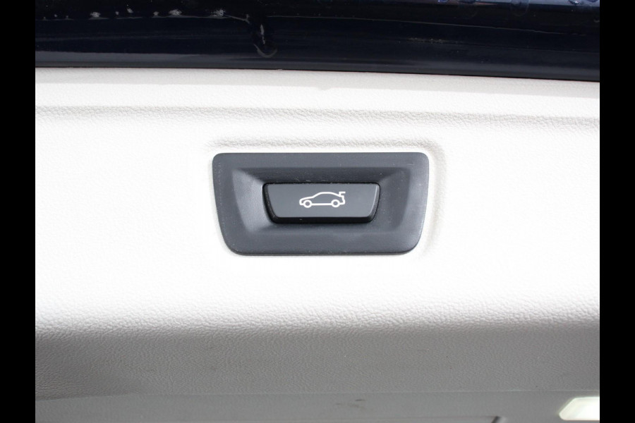 BMW 3 Serie Touring 318i High Executive Edition Demo ! Leder Navigatie Apple Carplay/Android Auto Camera Parkeersensoren Virtual Cockpit Stoelverwarming Cruise Control Ledverlichting Getinte ramen Climate Control BMW 3 Serie Touring 318i High Executive Edition Demo ! Leder Navigatie Apple Carplay/Android Auto Camera Parkeersensoren Virtual Cockpit Stoelverwarming Cruise Control Ledverlichting Getinte ramen Climate Control