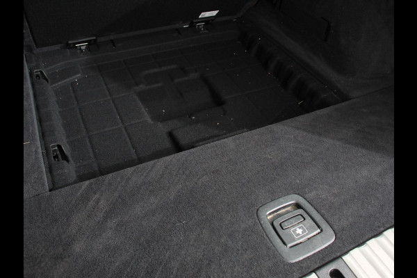 BMW 3 Serie Touring 318i High Executive Edition Demo ! Leder Navigatie Apple Carplay/Android Auto Camera Parkeersensoren Virtual Cockpit Stoelverwarming Cruise Control Ledverlichting Getinte ramen Climate Control BMW 3 Serie Touring 318i High Executive Edition Demo ! Leder Navigatie Apple Carplay/Android Auto Camera Parkeersensoren Virtual Cockpit Stoelverwarming Cruise Control Ledverlichting Getinte ramen Climate Control