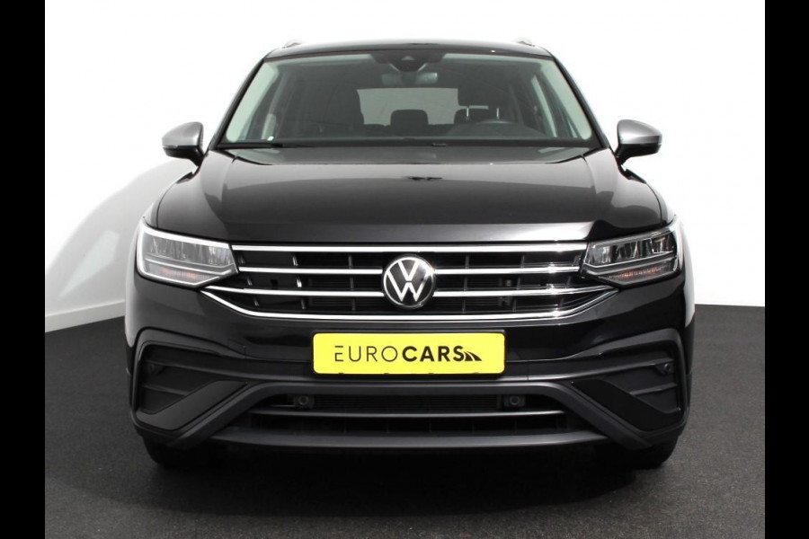 Volkswagen Tiguan Allspace 1.5 TSI DSG7 MOVE DEMO 7-Persoons Trekhaak Navigatie Apple Carplay/Android Auto Camera Parkeersensoren Adaptive Cruise Control  Winterpack Full LED Climate Control Volkswagen Tiguan Allspace 1.5 TSI DSG7 MOVE DEMO 7-Persoons Trekhaak Navigatie Apple Carplay/Android Auto Camera Parkeersensoren Adaptive Cruise Control  Winterpack Full LED Climate Control