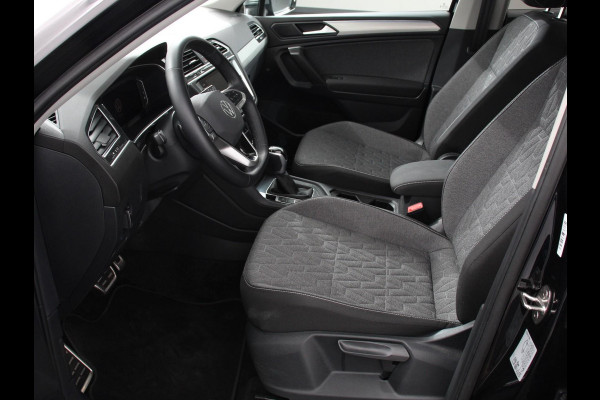 Volkswagen Tiguan Allspace 1.5 TSI DSG7 MOVE DEMO 7-Persoons Trekhaak Navigatie Apple Carplay/Android Auto Camera Parkeersensoren Adaptive Cruise Control  Winterpack Full LED Climate Control Volkswagen Tiguan Allspace 1.5 TSI DSG7 MOVE DEMO 7-Persoons Trekhaak Navigatie Apple Carplay/Android Auto Camera Parkeersensoren Adaptive Cruise Control  Winterpack Full LED Climate Control