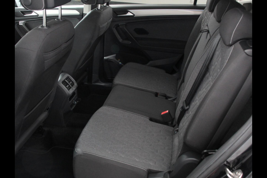 Volkswagen Tiguan Allspace 1.5 TSI DSG7 MOVE DEMO 7-Persoons Trekhaak Navigatie Apple Carplay/Android Auto Camera Parkeersensoren Adaptive Cruise Control  Winterpack Full LED Climate Control Volkswagen Tiguan Allspace 1.5 TSI DSG7 MOVE DEMO 7-Persoons Trekhaak Navigatie Apple Carplay/Android Auto Camera Parkeersensoren Adaptive Cruise Control  Winterpack Full LED Climate Control