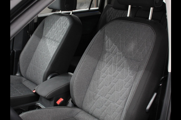 Volkswagen Tiguan Allspace 1.5 TSI DSG7 MOVE DEMO 7-Persoons Trekhaak Navigatie Apple Carplay/Android Auto Camera Parkeersensoren Adaptive Cruise Control  Winterpack Full LED Climate Control Volkswagen Tiguan Allspace 1.5 TSI DSG7 MOVE DEMO 7-Persoons Trekhaak Navigatie Apple Carplay/Android Auto Camera Parkeersensoren Adaptive Cruise Control  Winterpack Full LED Climate Control