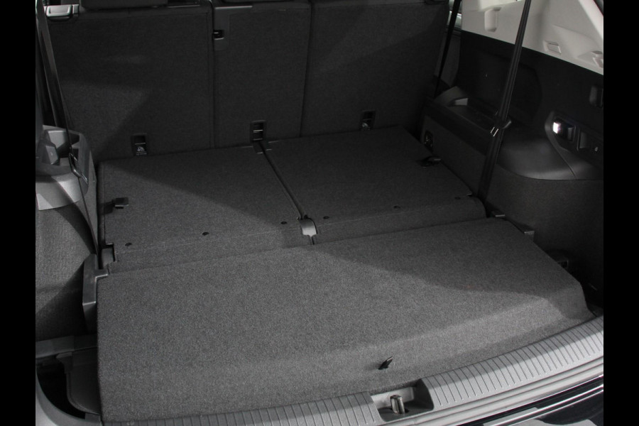 Volkswagen Tiguan Allspace 1.5 TSI DSG7 MOVE DEMO 7-Persoons Trekhaak Navigatie Apple Carplay/Android Auto Camera Parkeersensoren Adaptive Cruise Control  Winterpack Full LED Climate Control Volkswagen Tiguan Allspace 1.5 TSI DSG7 MOVE DEMO 7-Persoons Trekhaak Navigatie Apple Carplay/Android Auto Camera Parkeersensoren Adaptive Cruise Control  Winterpack Full LED Climate Control