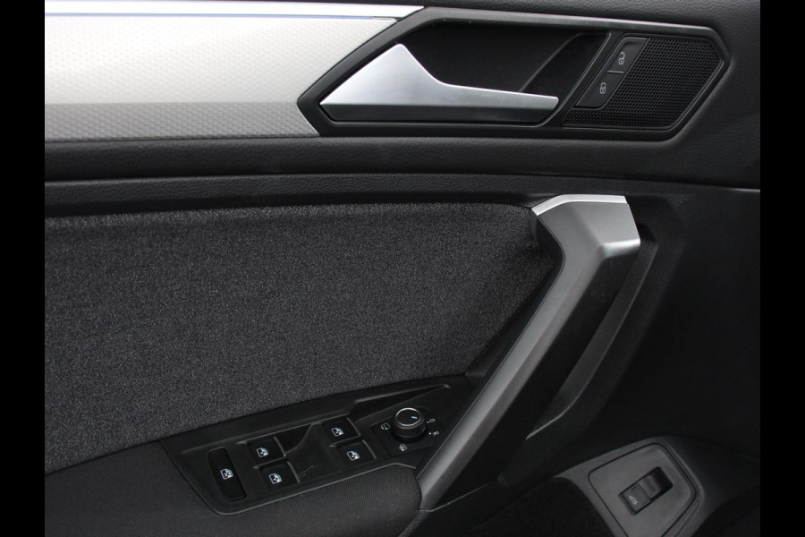 Volkswagen Tiguan Allspace 1.5 TSI DSG7 MOVE DEMO 7-Persoons Trekhaak Navigatie Apple Carplay/Android Auto Camera Parkeersensoren Adaptive Cruise Control  Winterpack Full LED Climate Control Volkswagen Tiguan Allspace 1.5 TSI DSG7 MOVE DEMO 7-Persoons Trekhaak Navigatie Apple Carplay/Android Auto Camera Parkeersensoren Adaptive Cruise Control  Winterpack Full LED Climate Control