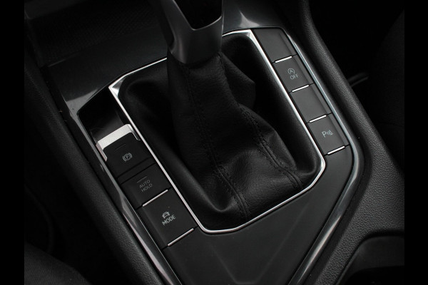 Volkswagen Tiguan Allspace 1.5 TSI DSG7 MOVE DEMO 7-Persoons Trekhaak Navigatie Apple Carplay/Android Auto Camera Parkeersensoren Adaptive Cruise Control  Winterpack Full LED Climate Control Volkswagen Tiguan Allspace 1.5 TSI DSG7 MOVE DEMO 7-Persoons Trekhaak Navigatie Apple Carplay/Android Auto Camera Parkeersensoren Adaptive Cruise Control  Winterpack Full LED Climate Control
