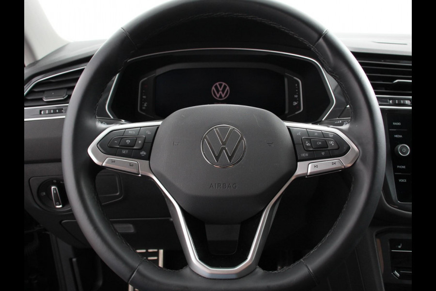 Volkswagen Tiguan Allspace 1.5 TSI DSG7 MOVE DEMO 7-Persoons Trekhaak Navigatie Apple Carplay/Android Auto Camera Parkeersensoren Adaptive Cruise Control  Winterpack Full LED Climate Control Volkswagen Tiguan Allspace 1.5 TSI DSG7 MOVE DEMO 7-Persoons Trekhaak Navigatie Apple Carplay/Android Auto Camera Parkeersensoren Adaptive Cruise Control  Winterpack Full LED Climate Control