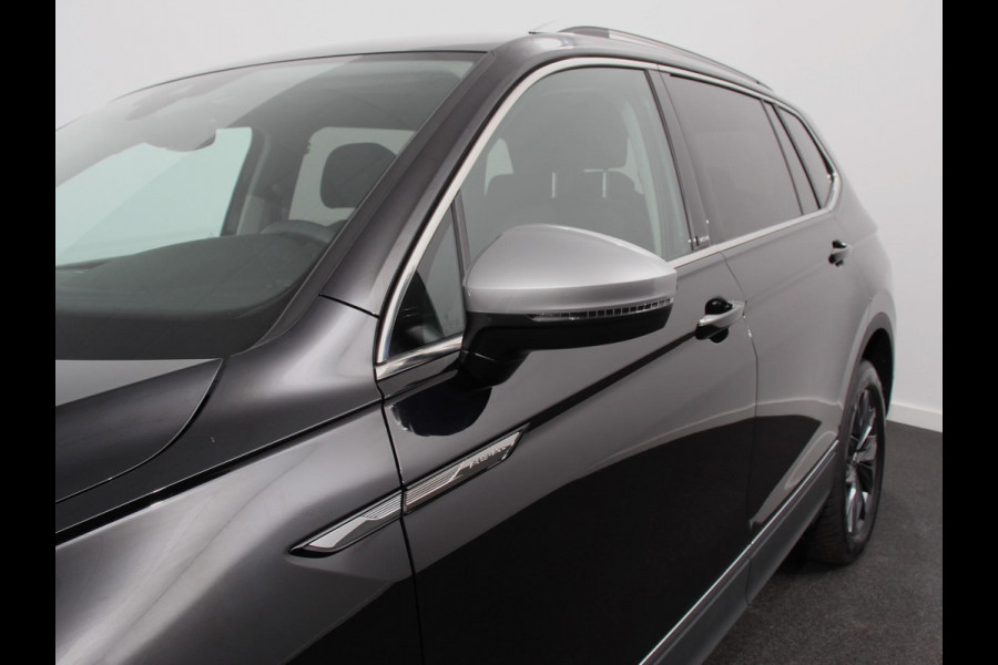 Volkswagen Tiguan Allspace 1.5 TSI DSG7 MOVE DEMO 7-Persoons Trekhaak Navigatie Apple Carplay/Android Auto Camera Parkeersensoren Adaptive Cruise Control  Winterpack Full LED Climate Control Volkswagen Tiguan Allspace 1.5 TSI DSG7 MOVE DEMO 7-Persoons Trekhaak Navigatie Apple Carplay/Android Auto Camera Parkeersensoren Adaptive Cruise Control  Winterpack Full LED Climate Control