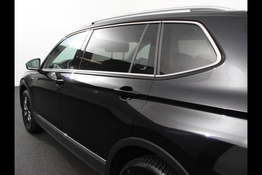 Volkswagen Tiguan Allspace 1.5 TSI DSG7 MOVE DEMO 7-Persoons Trekhaak Navigatie Apple Carplay/Android Auto Camera Parkeersensoren Adaptive Cruise Control  Winterpack Full LED Climate Control Volkswagen Tiguan Allspace 1.5 TSI DSG7 MOVE DEMO 7-Persoons Trekhaak Navigatie Apple Carplay/Android Auto Camera Parkeersensoren Adaptive Cruise Control  Winterpack Full LED Climate Control