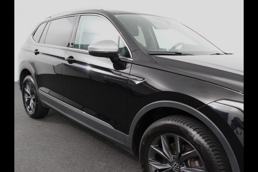 Volkswagen Tiguan Allspace 1.5 TSI DSG7 MOVE DEMO 7-Persoons Trekhaak Navigatie Apple Carplay/Android Auto Camera Parkeersensoren Adaptive Cruise Control  Winterpack Full LED Climate Control Volkswagen Tiguan Allspace 1.5 TSI DSG7 MOVE DEMO 7-Persoons Trekhaak Navigatie Apple Carplay/Android Auto Camera Parkeersensoren Adaptive Cruise Control  Winterpack Full LED Climate Control