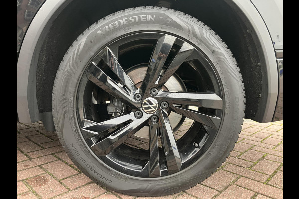 Volkswagen Tiguan 2.0 TDI R-Line Business+ | Black Style | Trekhaak | LED | ACC Volkswagen Tiguan 2.0 TDI R-Line Business+ | Black Style | Trekhaak | LED | ACC