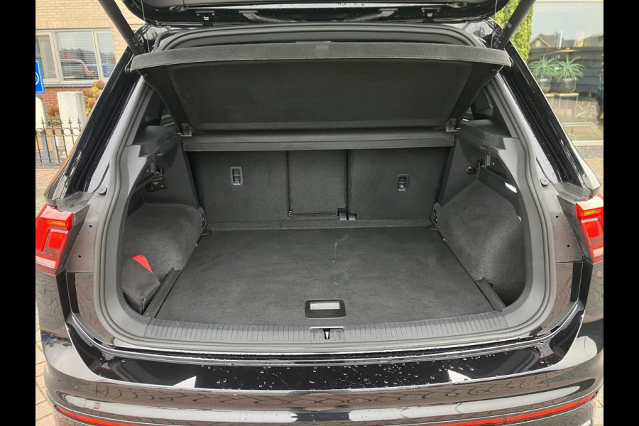 Volkswagen Tiguan 2.0 TDI R-Line Business+ | Black Style | Trekhaak | LED | ACC Volkswagen Tiguan 2.0 TDI R-Line Business+ | Black Style | Trekhaak | LED | ACC