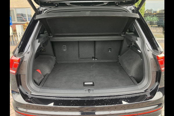 Volkswagen Tiguan 2.0 TDI R-Line Business+ | Black Style | Trekhaak | LED | ACC Volkswagen Tiguan 2.0 TDI R-Line Business+ | Black Style | Trekhaak | LED | ACC