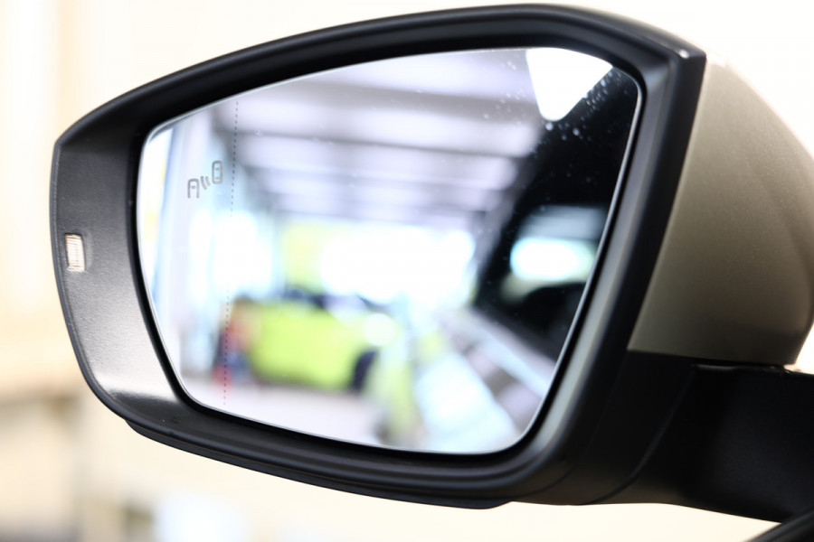 Volkswagen T-Roc Cabrio 1.5 TSI R-Line DSG NAVI PDC ACC Park+Side Ass. '21