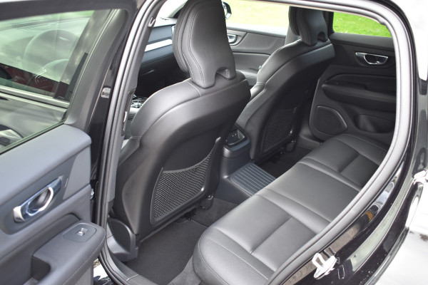 Volvo V60 T6 AWD 350PK Plug-in Hybrid Plus Dark | Lighting | 360 Camera | Harman/Kardon | 19"LMV | Leder | Stuurverwarming