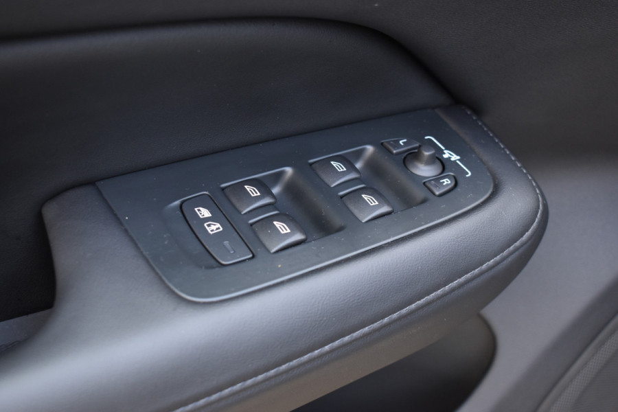 Volvo V60 T6 AWD 350PK Plug-in Hybrid Plus Dark | Lighting | 360 Camera | Harman/Kardon | 19"LMV | Leder | Stuurverwarming