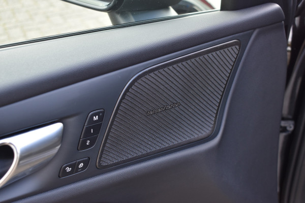 Volvo V60 T6 AWD 350PK Plug-in Hybrid Plus Dark | Lighting | 360 Camera | Harman/Kardon | 19"LMV | Leder | Stuurverwarming